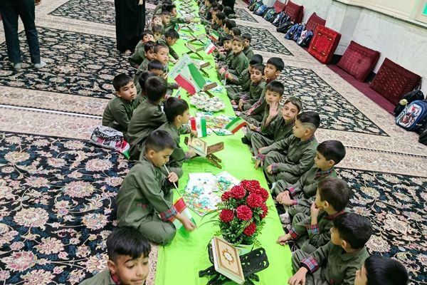 جشن قرآن دانش‌آموزان دبستان دکتر اکبری باقرشهر 