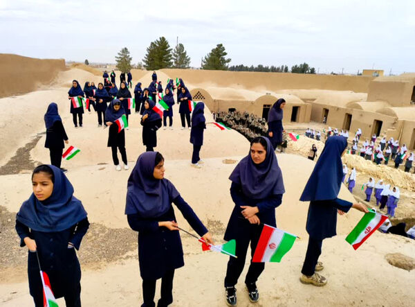 اجرای دلنشین سرود ایرانمون در دل تاریخ کهن قلعه ملکی