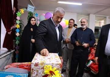 جشن عاطفه‌ها در آموزشگاه حاج محمد‌علی تقی‌پور ناحیه یک شهرستان بهارستان 