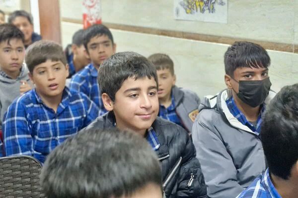 بیعت نوجوانان مدرسهٔ امام خمینی (ره) قرچک با آرمان‌های امام راحل در چهل و هفتمین جشن پیروزی انقلاب 