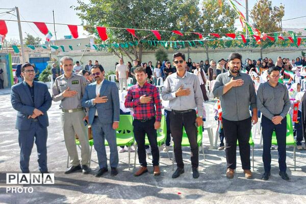 جشن شکوفه‌های کلاس اولی در دبستان فرهنگیان