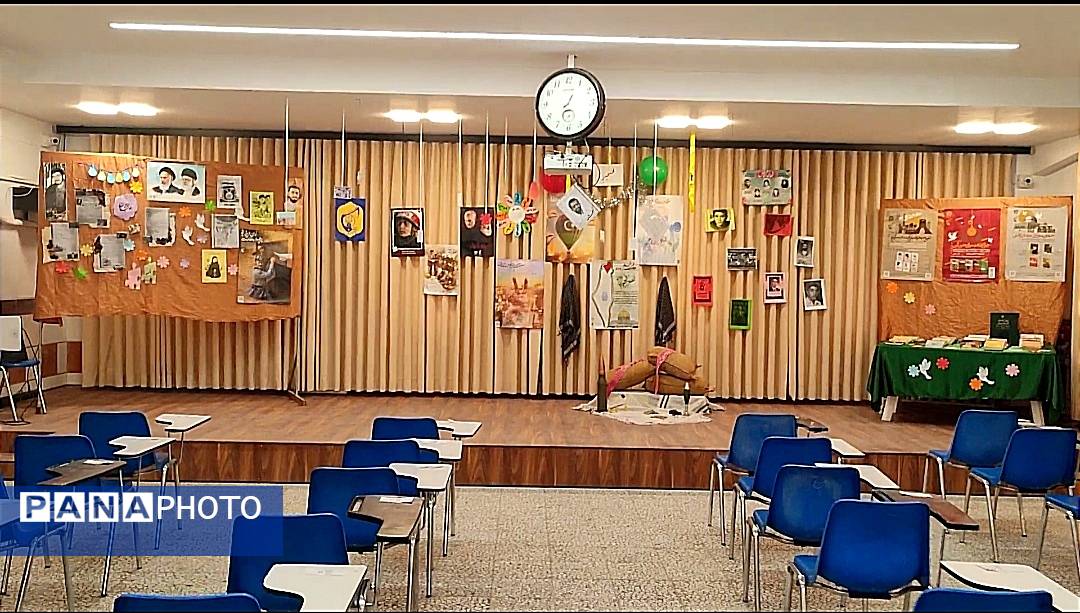 بازدید از غرفه‌های مدرسه انقلاب دبیرستان فرزانگان قائمشهر