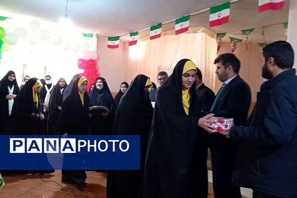 اجرای طرح ملی مدرسهٔ انقلاب در دبیرستان شهدای محراب شهرستان قرچک 