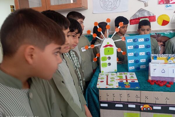 نمایشگاه بازی یادگیری در آموزشگاه شهید رجایی