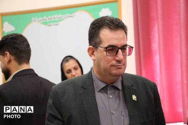 جشن شکوفه‌ها در بجنورد با نواخته‌شدن زنگ مهر و آغاز سال تحصیلی کلاس اولی‌ها