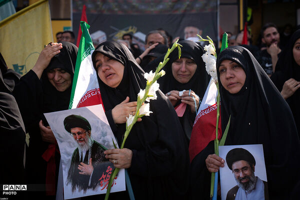 وداع با پیکر مطهر امام شهید امت در مصلای امام خمینی(ره)