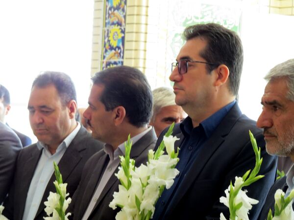 گلباران مزار شهدای دانش‌آموز و معلم در بجنورد