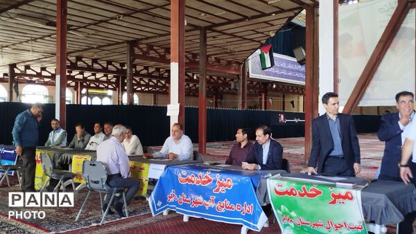 برپایی میز خدمت با حضور مسئولان دستگاه‌های اجرایی شهرستان ملایر 