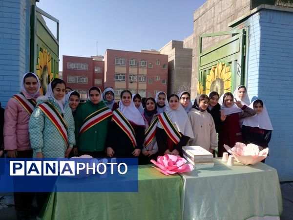 موکب دانش‌آموزی مدرسه ۲۲ بهمن به‌مناسبت ولادت حضرت مهدی (عج)