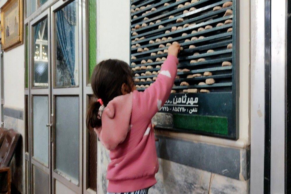 اقامه نماز جماعت باحضور معتکفین در مسجد جامع شهر بار نیشابور 
