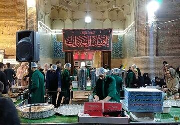 خادمان چایخانه حضرت زهرا (س) میزبان اجتماعات مردمی 