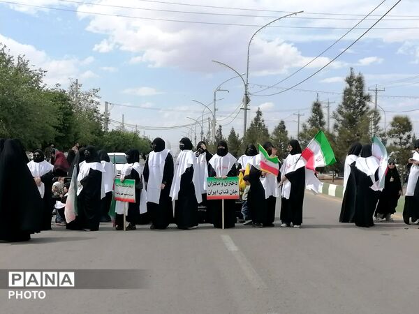 رژه «بانوان جان فدای ایران» در بلوار پیامبر اعظم قم