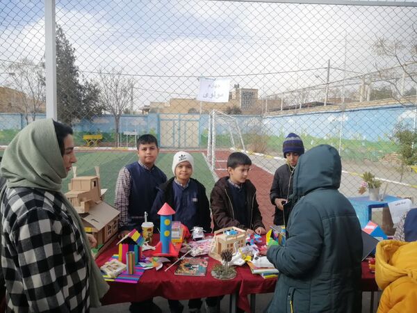  نمایشگاه دست‌سازه‌های دانش‌آموزی در دبستان حضرت قاسم بن‌الحسن‌(ع) ناحیه یک