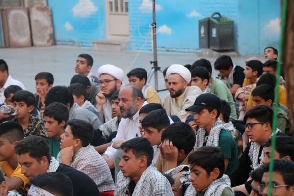 پویندگان پسر دوره ولایت (ایرانیوم ) در گلستان شهدای اصفهان 