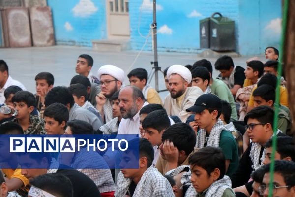 پویندگان پسر دوره ولایت (ایرانیوم ) در گلستان شهدای اصفهان 