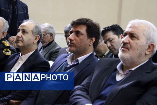 وزیر نیرو برای افتتاح پروژه‌های دهه فجر وارد آزادشهر شد