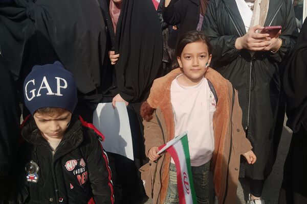 حضور دانش‌آموزان دبیرستان بانوخمسه در راهپیمایی22 بهمن رباط‌کریم 