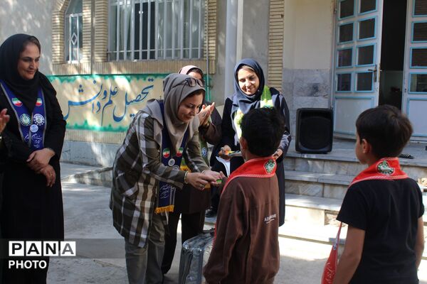 کارگاه آموزشی مدرسان پیشتاز و گردهمایی خبرنگاران پانا شهرستان فاروج با مسئولان سازمان دانش‌آموزی خراسان شمالی 