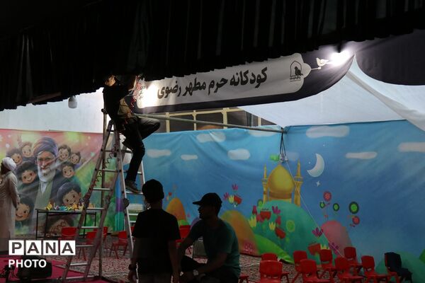 آماده سازی موکب مجاهدین خستگی‌ناپذیر در مشهد ؛ دانش‌آموزان خراسانی به یاد رهبر شهید به میدان آمدند 