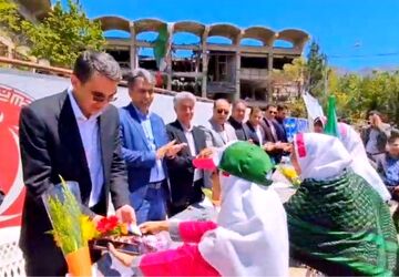 معلمان در همه عرصه‌ها پیشگام بوده‌اند
