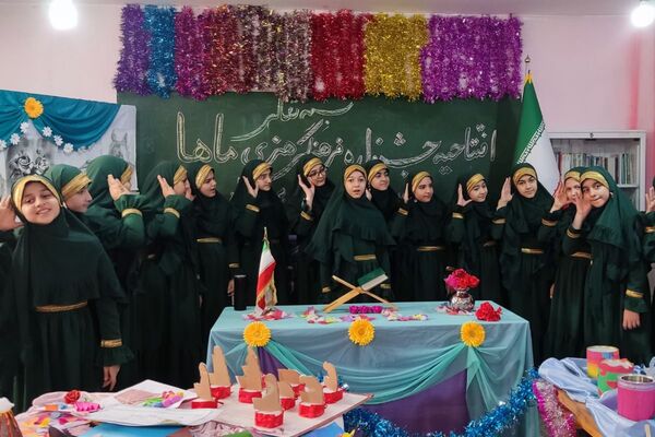 افتتاحیه جشنواره فرهنگی هنری ماها در دبستان قدر بهارستان۲