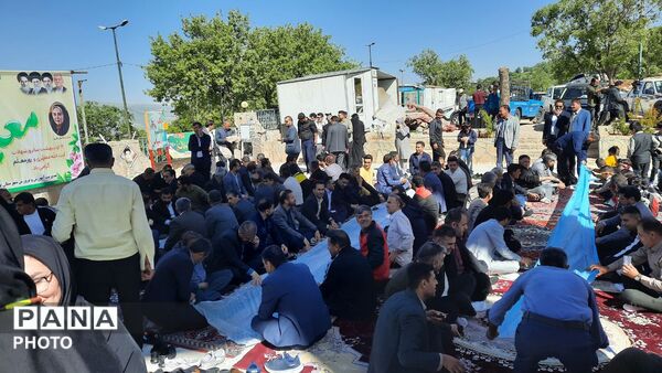 همایش پیاده‌روی فرهنگیان از امامزاده عبدالله تا تپه نورالشهدا یاسوج 