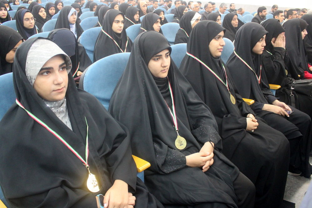 تجلیل از دانش‌آموزان تراز انقلاب اسلامی استان بوشهر