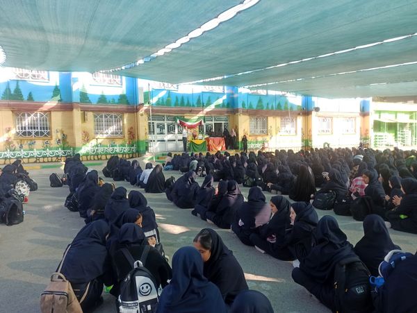 جشن عاطفه ها در دبیرستان دلیری ناحیه دو 