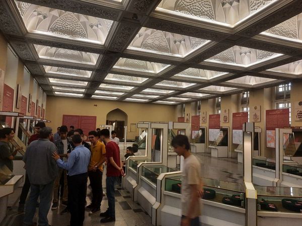 بازدید از موزه ملک و شرکت در همایش علوم انسانی توسط دانش‌آموزان علامه حلی ۵