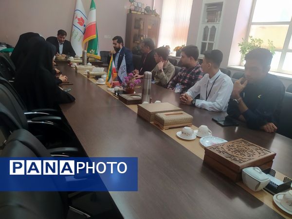 دیدار معاون پرورشی و فرهنگی اداره‌کل آموزش و پرورش استان اصفهان با اعضای مجلس دانش آموزی اصفهان