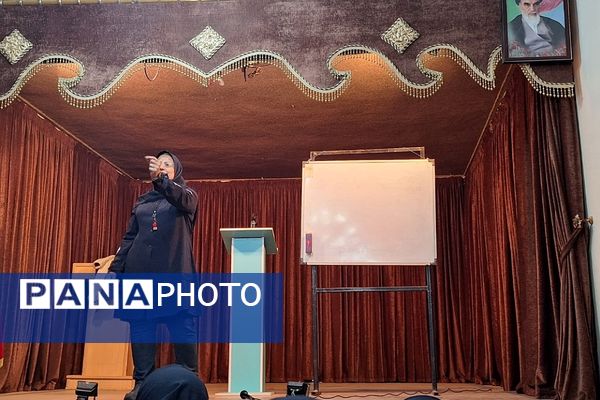 برگزاری اردوی تمشک با حضور دانش‌آموزان ناحیه یک شهرری در کانون امام خمینی(ره)