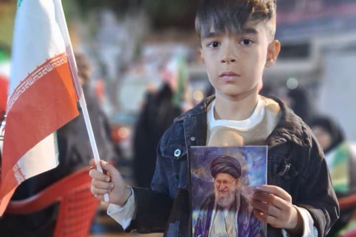 تداوم ایستادگی مردم فیروزکوه و دفاع از خاک تا پای جان