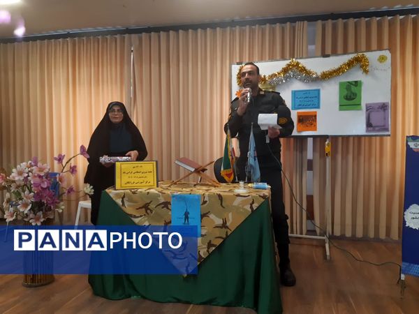 گرامیداشت هفته نیروی انتظامی در دبیرستان فرزانگان قائمشهر