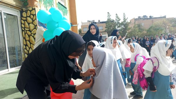 جشن شکوفه ها آغاز زنگ دانایی و شروع مهرورزی