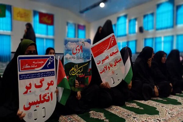 حضور پرشور دانش‌آموزان و فرهنگیان بخش دیشموک در گرامیداشت یوم‌الله 9 دی