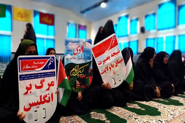 حضور پرشور دانش‌آموزان و فرهنگیان بخش دیشموک در گرامیداشت یوم‌الله 9 دی