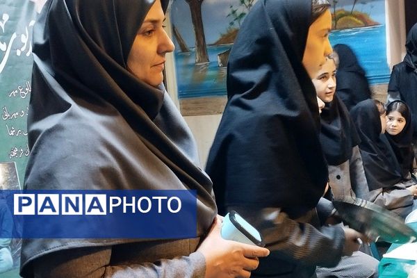 بازارچه دانش‌آموزی با طعم خلاقیت در مدرسه حضرت خدیجه(س) بهارستان‌دو