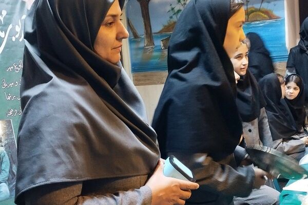 بازارچه دانش‌آموزی با طعم خلاقیت در مدرسه حضرت خدیجه(س) بهارستان‌دو