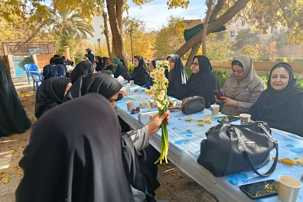 محفل صمیمی کارکنان اداری ناحیه ۴ شیراز به مناسبت روز زن