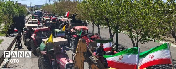حرکت کاروان «تراکتورها» در شهر جعفریه قم 