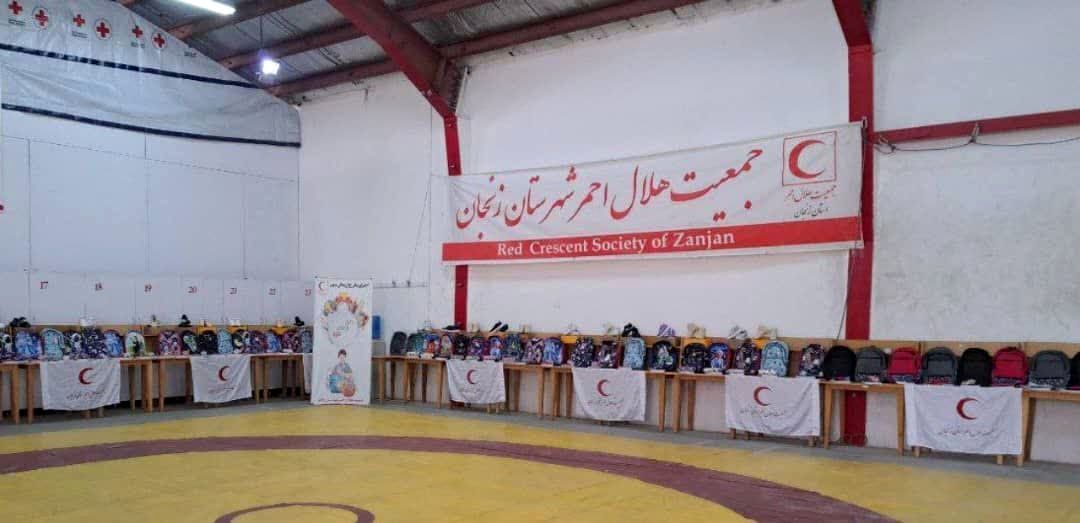 توزیع هزار و ۳۸۵ بسته لوازم‌التحریر توسط هلال‌احمر زنجان بین دانش‌آموزان نیازمند