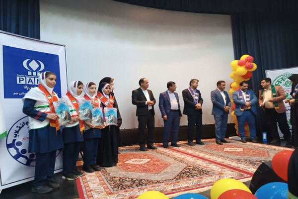 تجلیل از مربیان و دانش‌آموزان برتر شهرستان جم