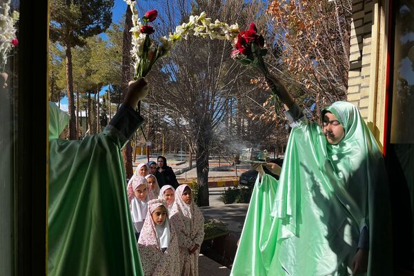 جشن‌نیمه متمرکز بهار بندگی و عبادت برای ۴۵۰ دانش‌آموز آباده‌ای