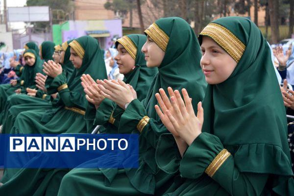 حضور خادمان رضوی در مدرسه قدر بهارستان‌دو