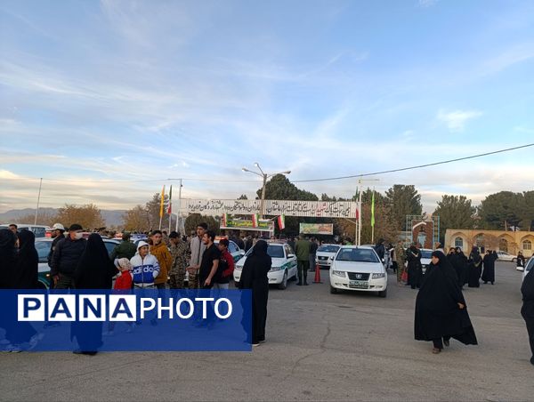 غبارروبی و عطرافشانی گلزار مطهر شهدا در نیشابور 