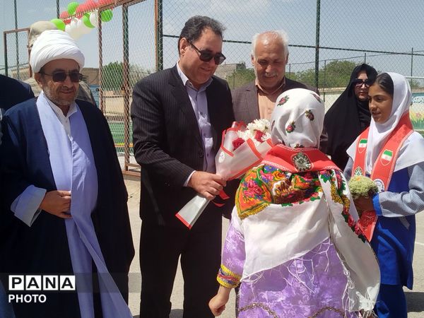 افتتاح زمین چمن مصنوعی در مدرسه شهید صفدری سه گنبد 