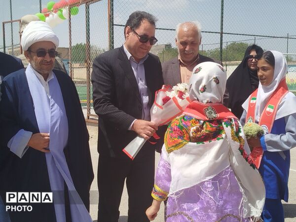 افتتاح زمین چمن مصنوعی در مدرسه شهید صفدری سه گنبد 