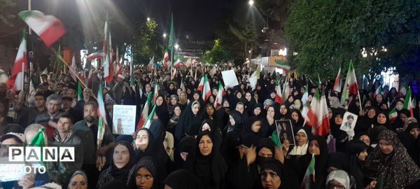 حضور حماسی و پر شور مردم نیشابور در مسجد جامع 
