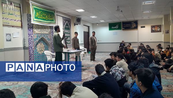 جلسه آمادگی دفاعی ویژه دانش‌آموزان پایه نهم مدرسه ابوریحان بیرونی