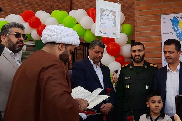 طلوع علم در مدرسه روشنگر با نغمه زنگ مهر
